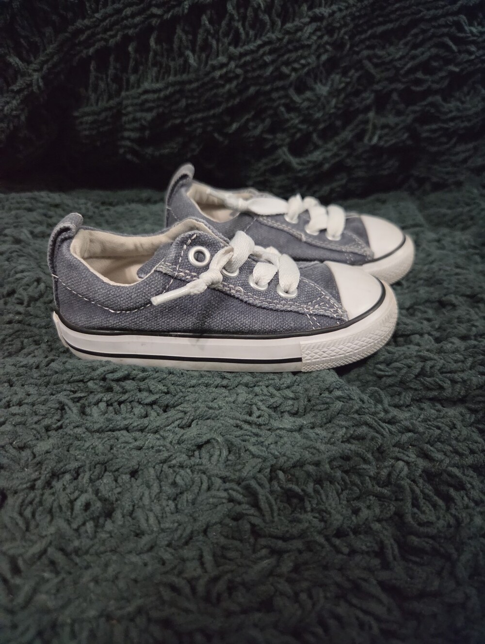 Converse Kids Low-Top Sneakers - Gray and White Size 7